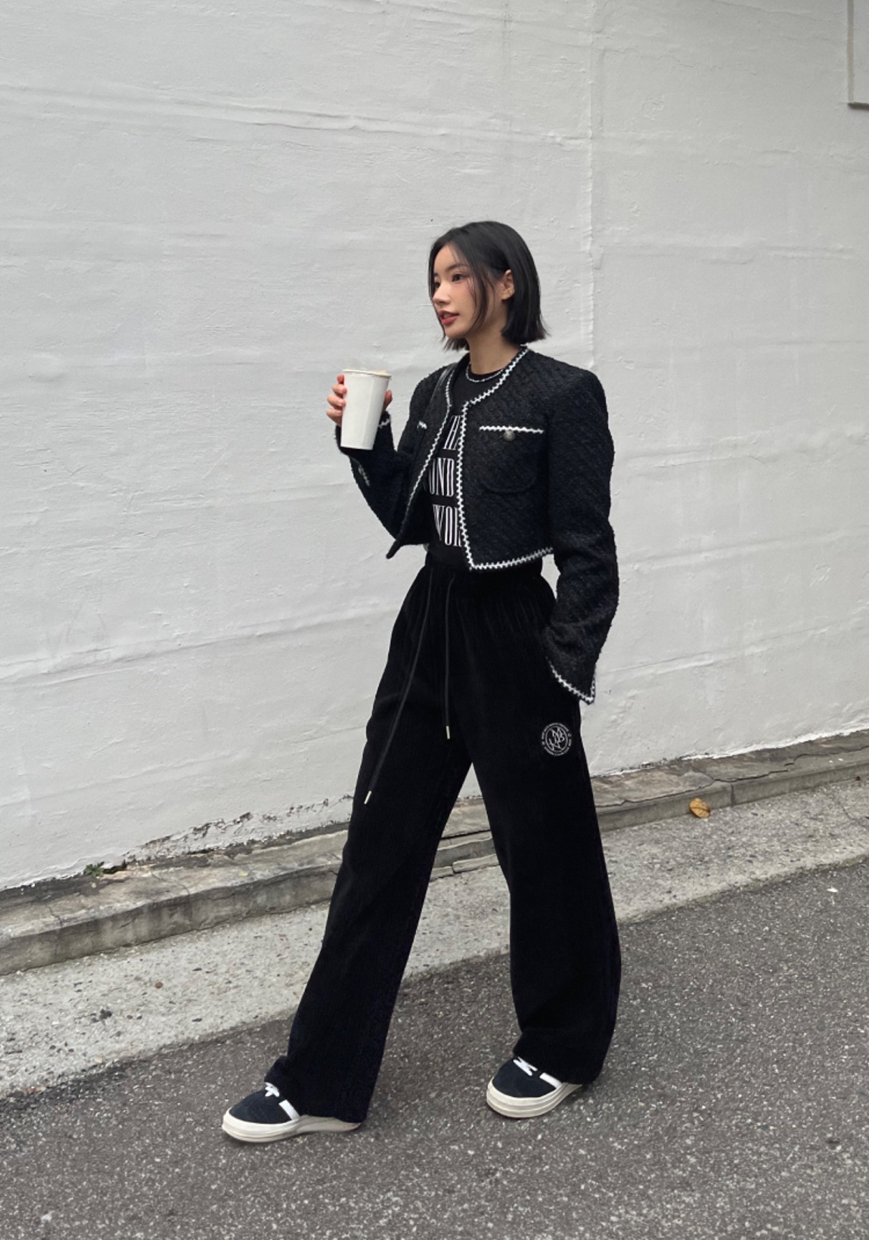 Patch Needlework Corduroy Wide Pants_Black(OUTFIT)